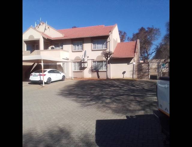 3 BEDROOM TOWNHOUSE FOR SALE IN REWLATCH